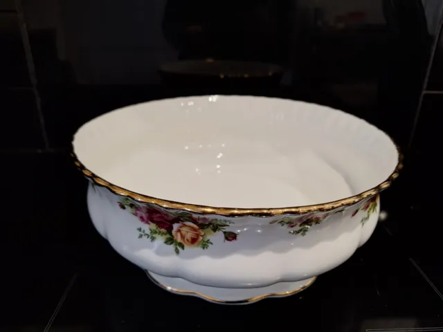 Royal albert Old Country Roses Large Salad Footed Serving Bowl. 27cms 1st