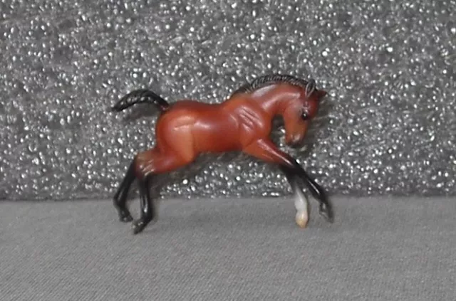 Breyer Stablemate Bay Scrambling Foal 6222 New 21 Horse Foal Surprise Set 1