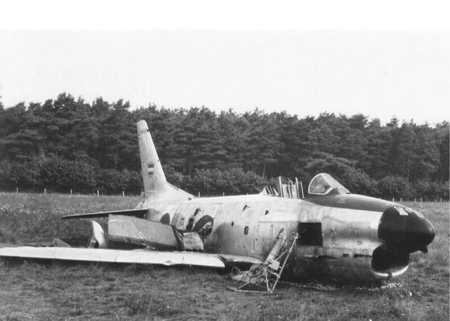 Photo  7 X 5" Naa F-86 Sabre  E01