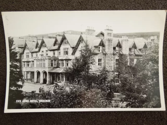 Black & White Rp Postcard Of The Fife Arms Hotel Braemar Aberdeenshire