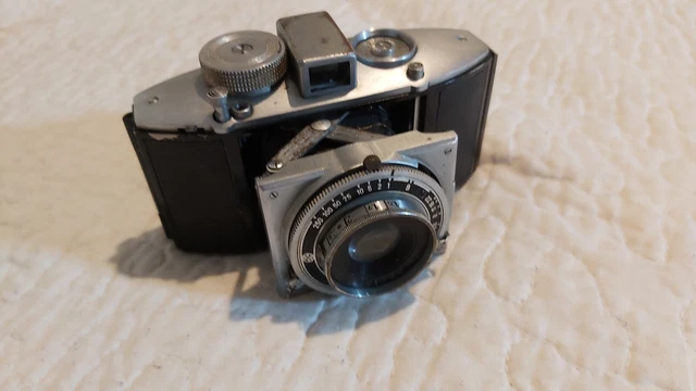 Ancien appareil photo Agfa Isolette avec Prazisa