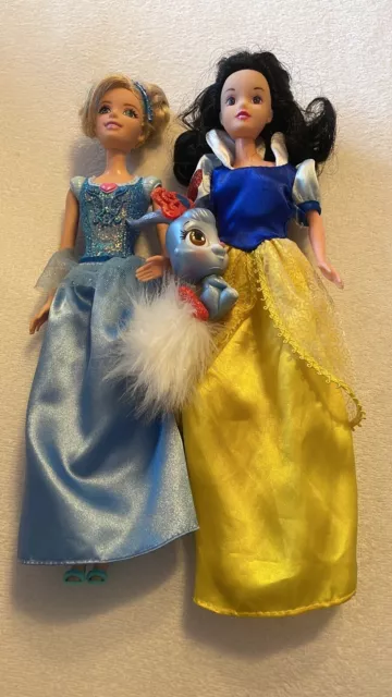 Disney Cinderella  und Schneewittchen plus Ihrem Hasen - Barbie Puppe