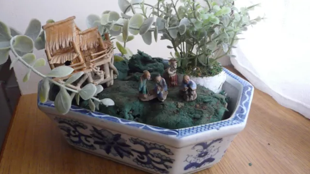 jardinière Asiatique avec décor