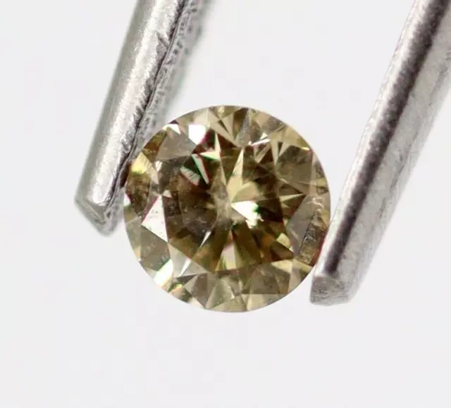 Champagne Couleur Desseré Naturel Diamant Rond Brillant Coupe SI2 Grade 0.115 CT