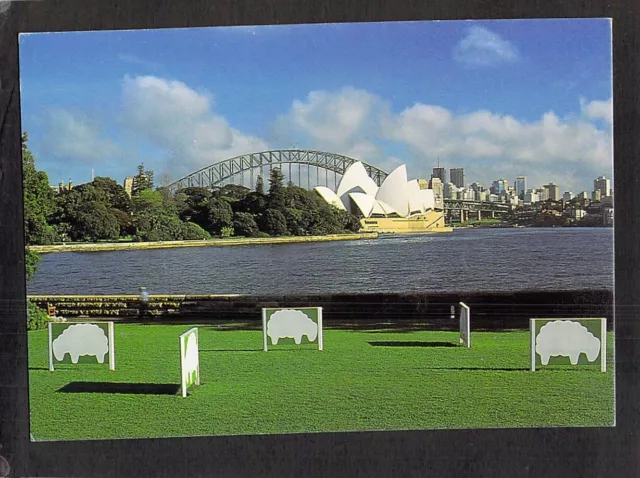 D0427 Australia NSW Sydney Botanic Gardens Sheep Art Julian Opie postcard