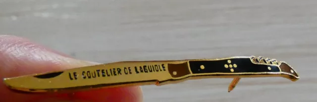 Long Et Fin Petit Pin's Couteau Le Coutelier De Laguiole