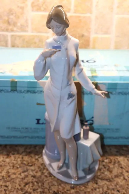 LLADRO "Female Physician" Nurse #5197 Figurine Glossy Porcelain 13½" 1983