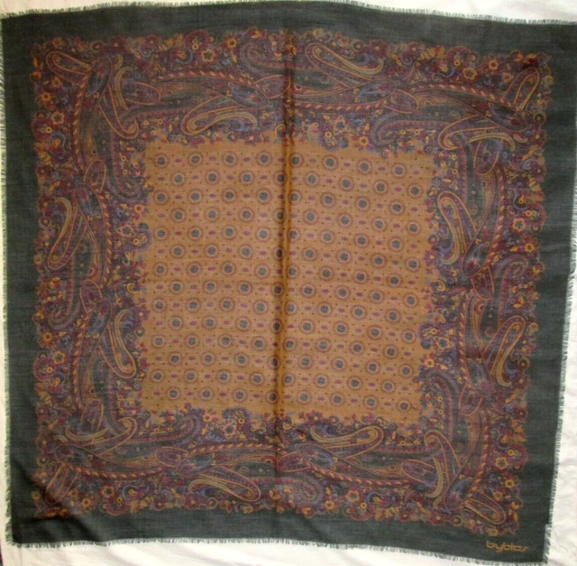 Châle Vintage PULCINELLA Laine Et Soie 135x135 Cm - Motifs Colorés, Occasion En Bon état, Femme