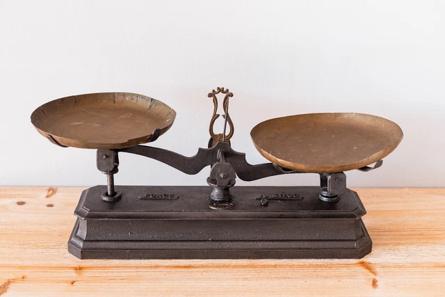 Balance Personnelle en Fonte par Jaraso, 1930 en vente sur