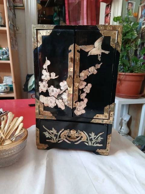 Boîte Chinoise En Bois Laqué – Motif Floral – Vintage – 10,5x14,5x8 Cm