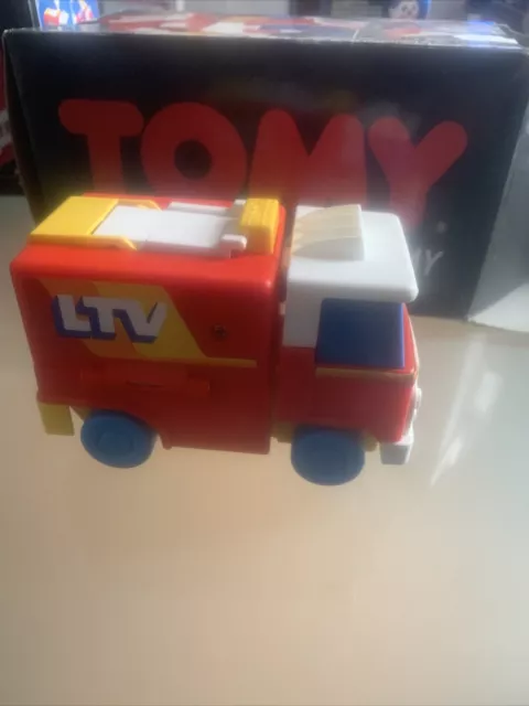 Vintage Tomy Compact Appuyer Et Le Camion Se Transformé Camion Pompier