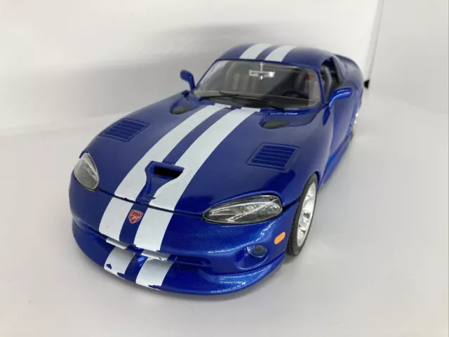 Bburago Burago Dodge Viper GTS Coupe Blau Weiß 1:18