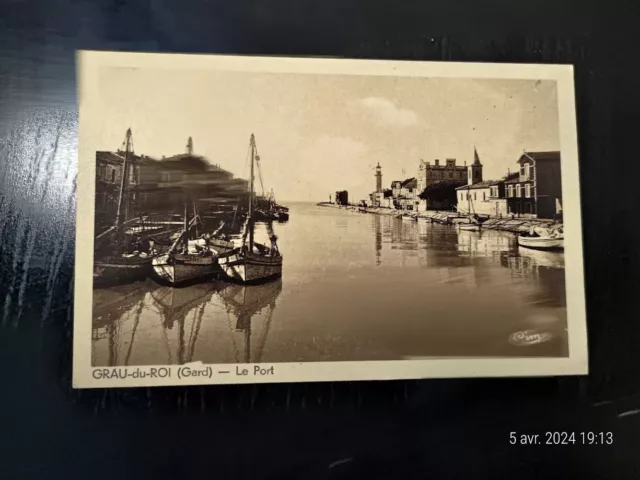 carte postale Grau du roi le port