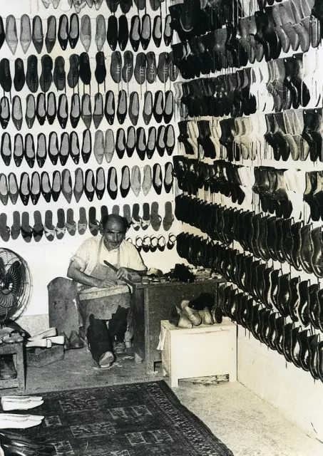 Iran Djafar the little Iranian Shoe Maker Shop old Photo Dominique Darbois 1968