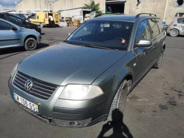 Eclairage de plafonnier VOLKSWAGEN PASSAT 4 PHASE 2 BREAK 1.9 TDI - 8/R:51615336