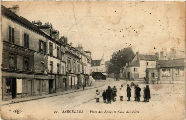 CPA SARCELLES - Place des Écoles et Salle des Fetes (350133)