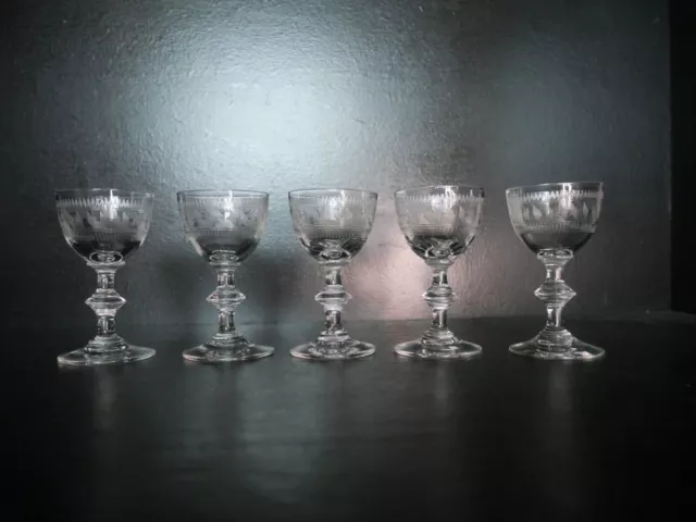 5 ancien petits verres en cristal gravé art déco Baccarat