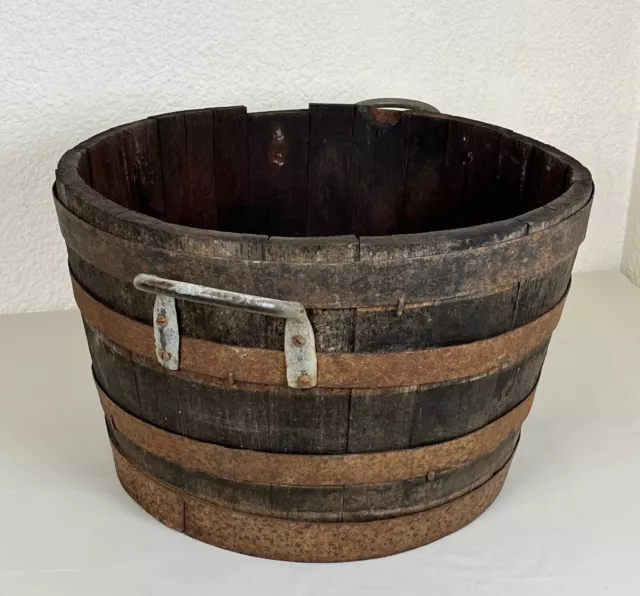 Ancien XXème magnifique grand cache pot en forme de tonneau, baril en bois
