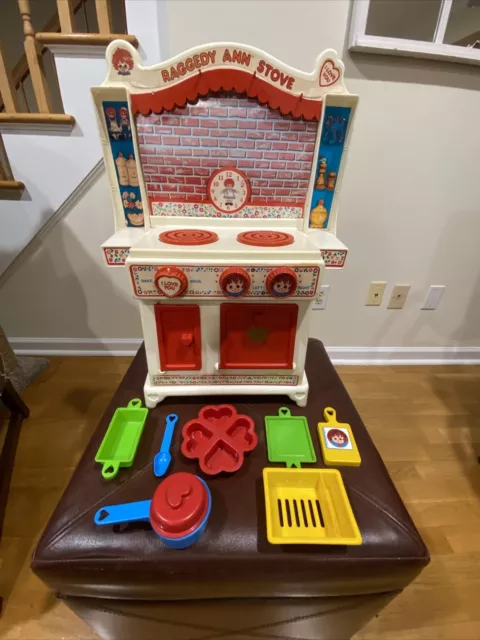 Original RAGGEDY ANN Toy Stove 1978 HASBRO 20”x15”x7” Pots Pans Kitchen Playset Original RAGGEDY ANN Toy Stove 1978 HASBRO 20”x15”x7” Pots Pans Kitchen Playset