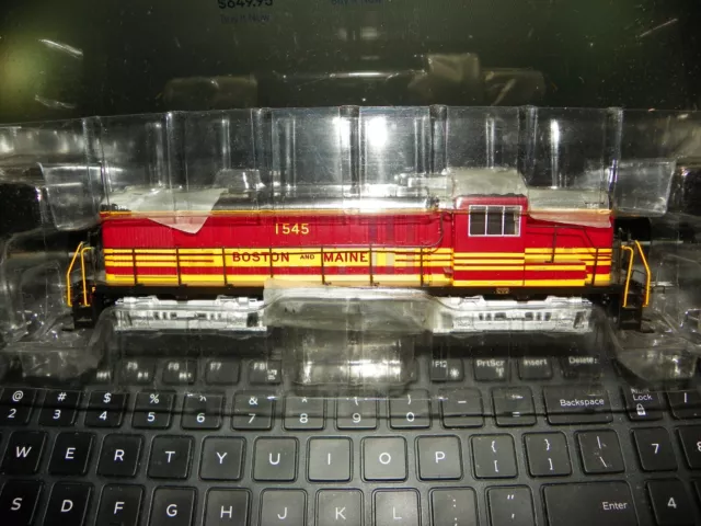 Bachman HO Boston & Maine Maroon and Yellow RS-3 with DCC and Sound