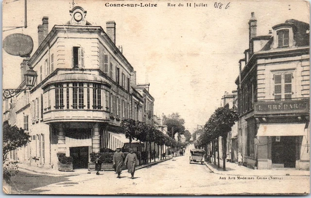 58 COSNE SUR LOIRE - la rue du 14 juillet, perspective.