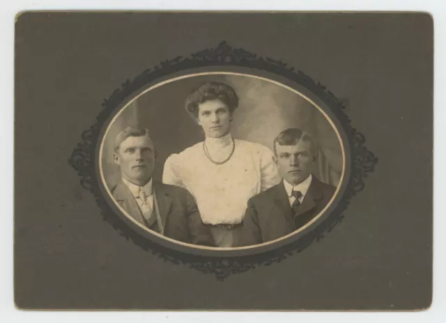 Antique Circa 1900s Cabinet Card Lovely Portrait of Two Men and Woman Lyons, IA