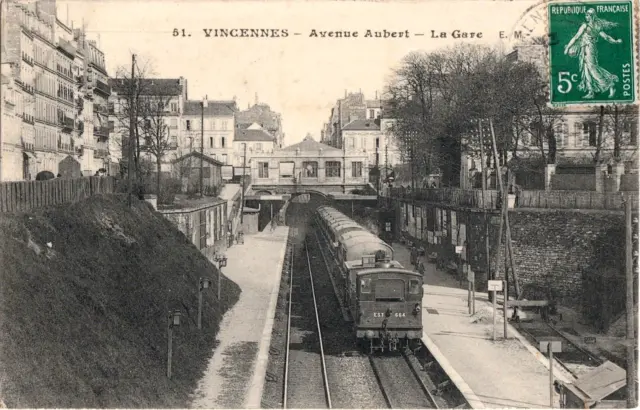 Cpa - 94 - Vincennes - Avenue Aubert - La Gare.