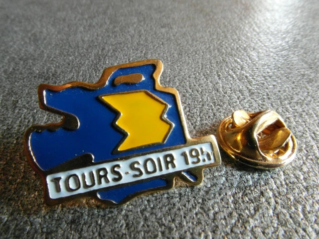 Pin's Vintage Programme Télé "Pie 3 Pour Une Fille" - Rare - Dos Plastique - Années 80/90