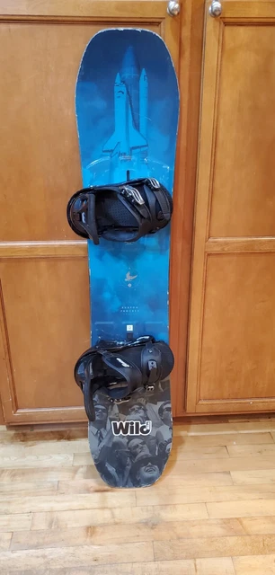Burton process Flat Top snowboard 130 cm With Burton Small Binding Black/Blue. Burton process Flat Top snowboard 130 cm With Burton Small Binding Black/Blue.