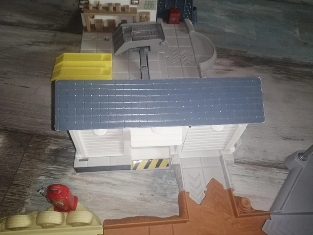 1 lot  station et circuits pour  voitures cars disney pixar mattel d occasion 2