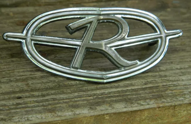 vintage OEM Buick Riviera front grille ornament metal badge emblem 1241474 73?