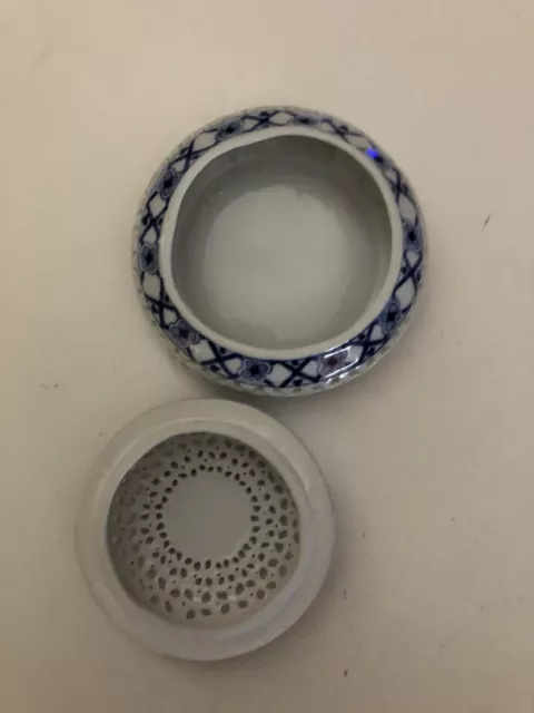 Vtg Chinese Porcelain Blue/White Ornate Trinket Potpourri Vanity Lidded Dish 3