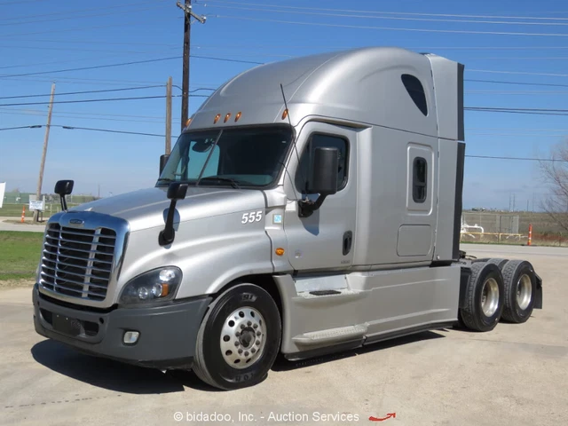 2016 Freightliner Cascadia CA125SLP T/A Semi Truck Tractor 60" Sleeper bidadoo