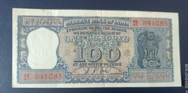 Crispy grade  100 Rupees note Red serial number DIAMOND  ISSUE.LK JHA