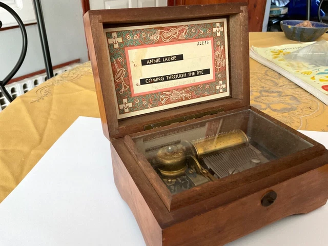 ANTIQUE THORENS SWISS 2 TUNE MUSIC BOX, Beautiful sound! Burr wood maple ANTIQUE THORENS SWISS 2 TUNE MUSIC BOX, Beautiful sound! Burr wood maple