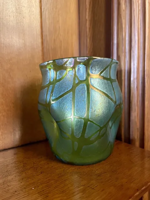 Exquisite Loetz “Crete Pampas” Iridescent Green Art Glass Vase, c. 1900 2