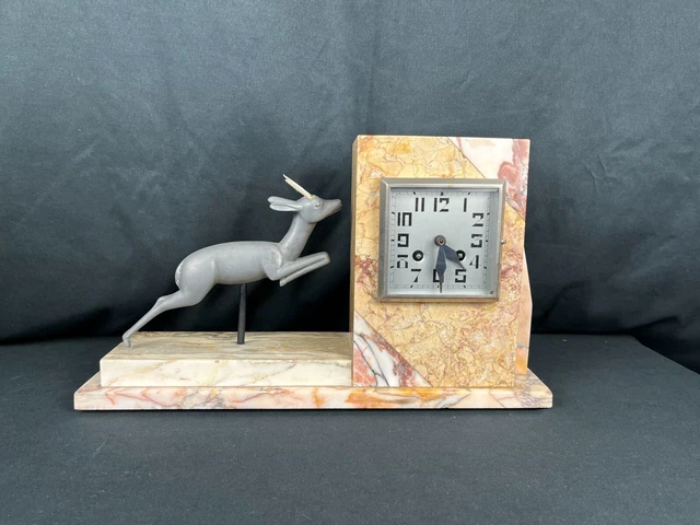 Art déco, ancienne pendule en marbre antilope régule début XXème