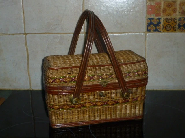 Boîte à Couture Vintage En Osier En Forme De Cœur – Ancienne – Idéale Rangement Ou Décoration