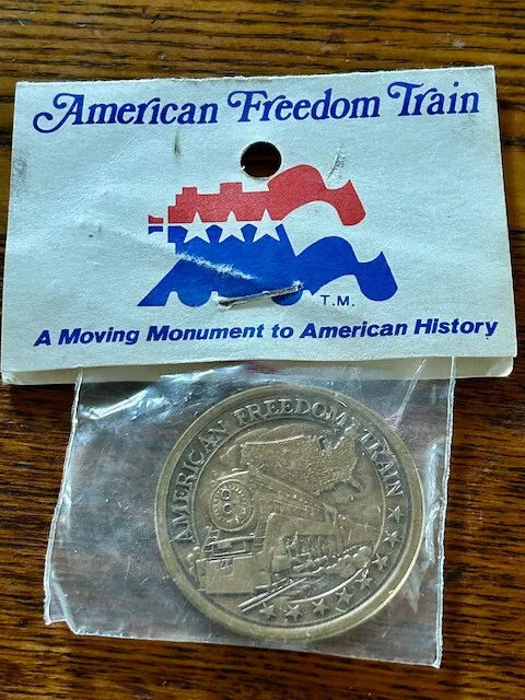 Vintage AMERICAN FREEDOM TRAIN MEDALLION 1.5” Bicentennial Bronze Orig. Pkg.