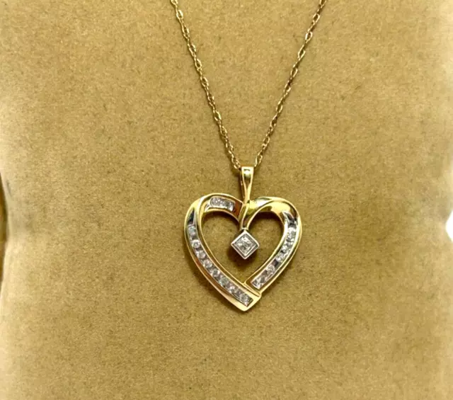 CHARMING 10k YELLOW GOLD CHAIN 18" W/ DIAMOND HEART PENDANT