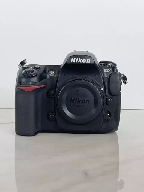 Nikon D300 12.3 MP Digital SLR Camera Black BODY/BOX Low Shutter Count 3,127