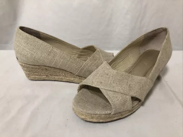 Ellen Tracy Women’s Slip On Wedge Summer Shoes Gold Size 7.5 M. Eur 38..Flat 1