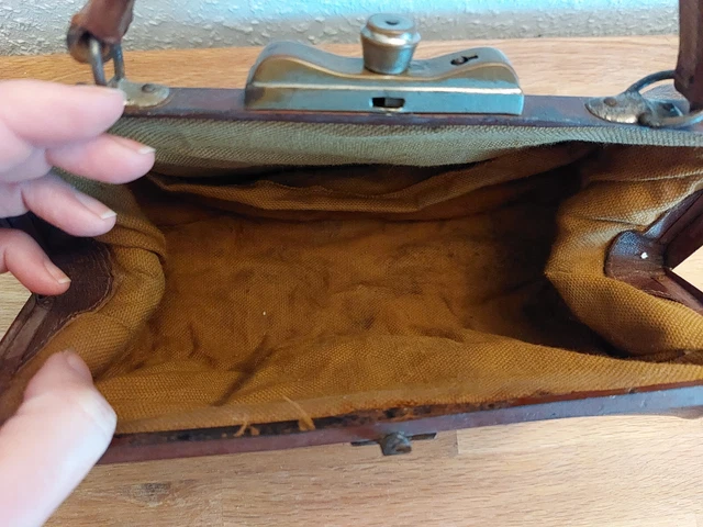 Sehr kleine alte Hebammentasche, Arzttasche, Arztkoffer - nur 24cm lang, selten! 8