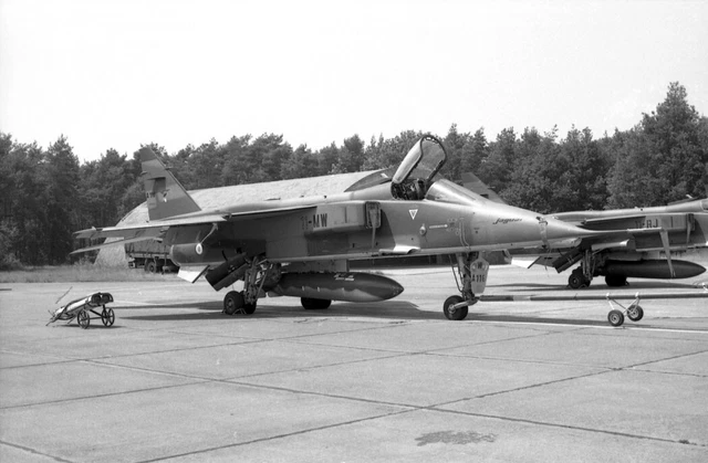 EC 11/2, French Air Force, Sepecat Jaguar A, A116 '11-MW',  c1986 - B&W Neg_6052