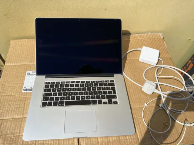 Apple MacBook Pro A1398 2015 15" Retina Core i7-4770HQ 2,2 GHz 256 GB/16 GB