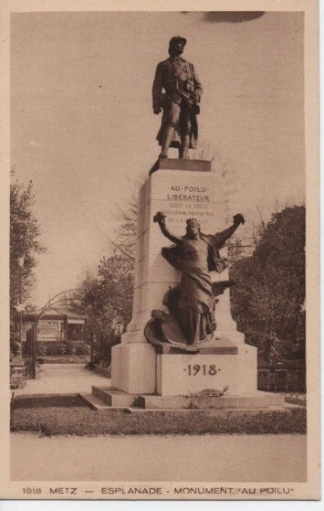 CPA - METZ - ESPLANADE - Monument "au poilu"