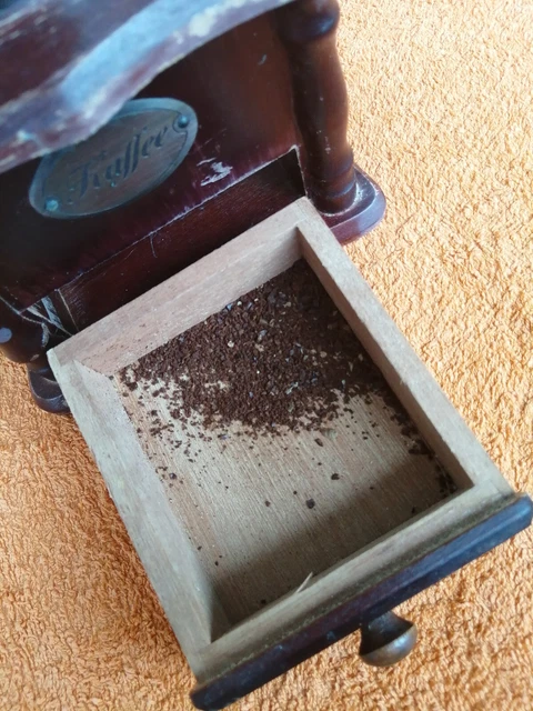 Schöne alte seltene sehr robuste voll funktionierete Holz Kaffeemühle 5