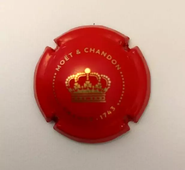 capsule de champagne MOET & CHANDON n° 246..? quart rouge NR