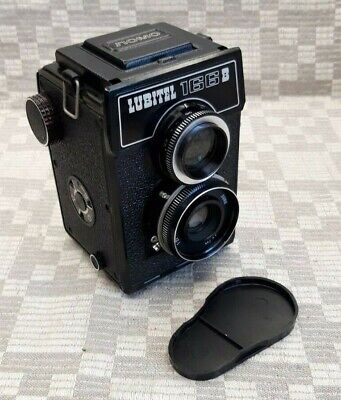 Lyubitel-166B es una cámara réflex soviética de doble lente de formato medio.