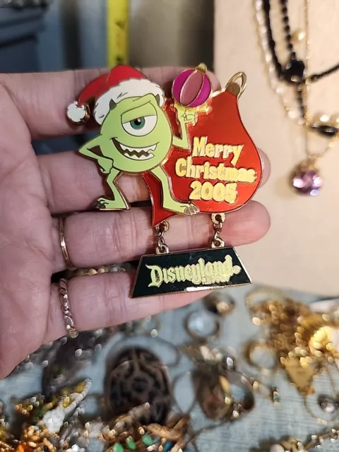 Disney Pixar Mike Wazowski Monsters Inc Merry Christmas Limited Edition Pin